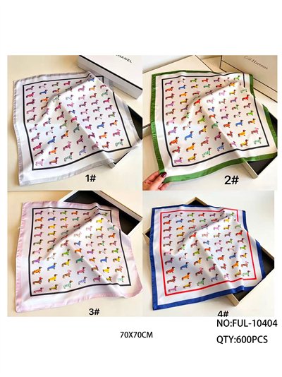 Foulard quadrato in raso con stampa di cani multicolore 2