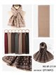 Sciarpa classica a pois con bordo a righe a contrasto.