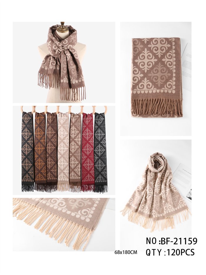 Sciarpa jacquard con stampa damascata arabesca e frange.