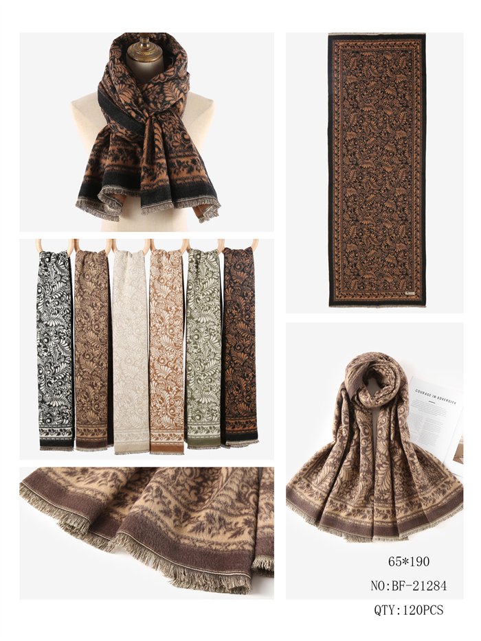 Bufanda estampada ornamental y acabado desflecado