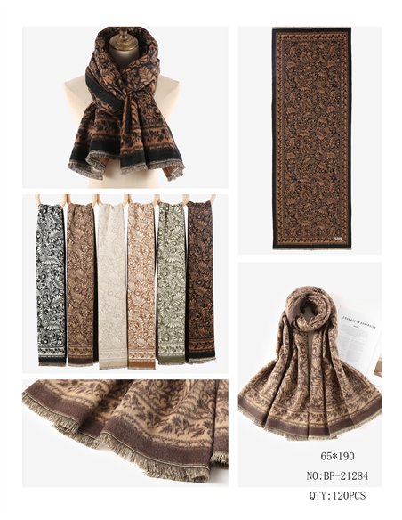 Bufanda estampada ornamental y acabado desflecado