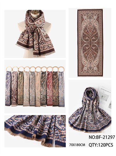Lenço clássico com estampa paisley e acabamento desfiado. 2