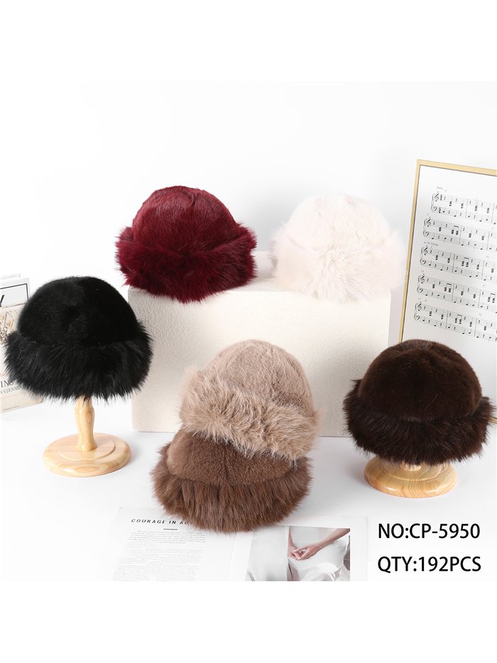 Chapeau en fausse fourrure à revers