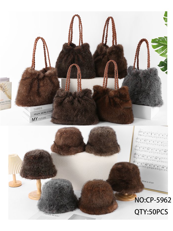 Conjunto gorro y bolso de pelo sintético