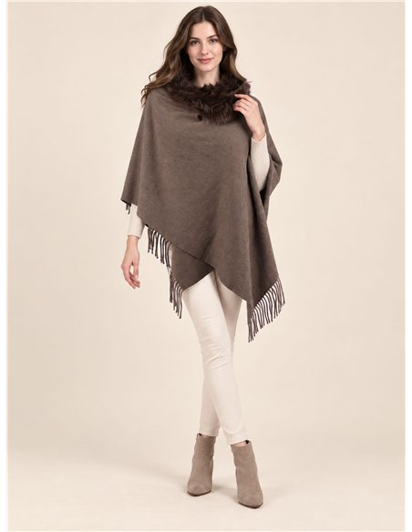 Poncho liso cuello de pelo sintético