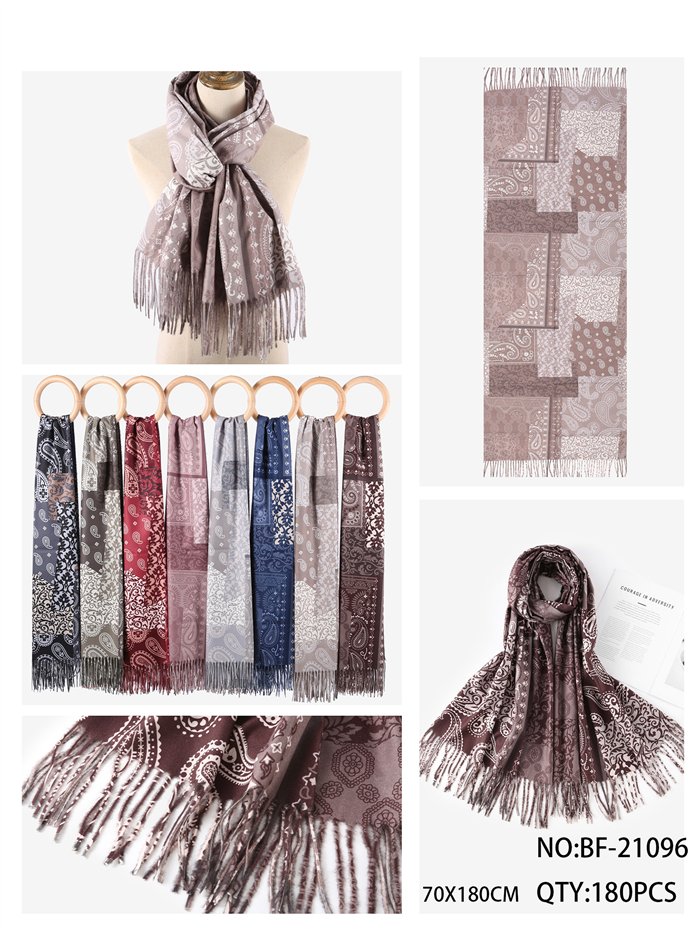 Lenço Paisley com franjas