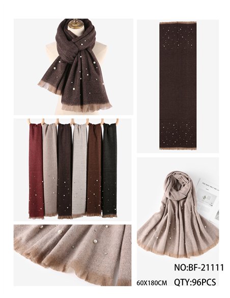 Lenço com pérolas e strass