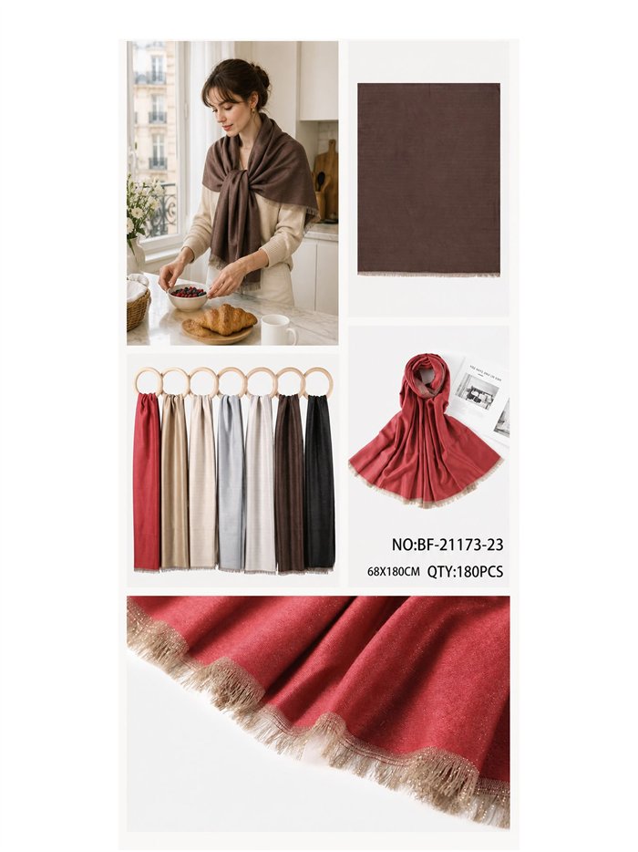 Lenço liso com borda metálica