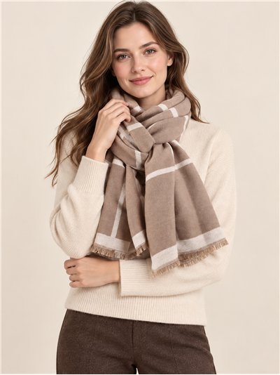 Bufanda de cuadros con bordes desflecados
