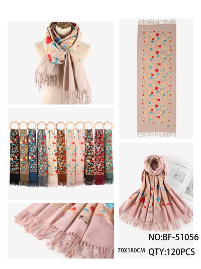 Bufanda floral bordada con flecos 2