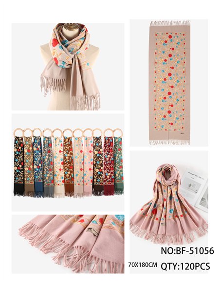 Bufanda floral bordada con flecos