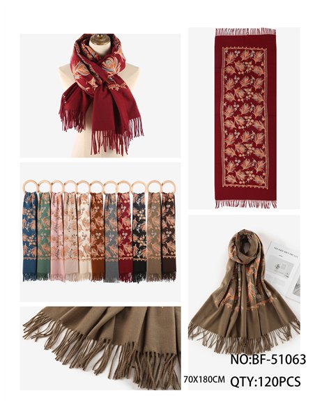 Bufanda ornamental de plumas con flecos