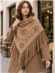 Poncho de camurça sintética com franjas recortadas.
