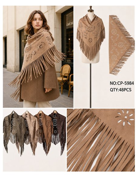 Poncho de camurça sintética com franjas recortadas.