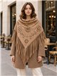 Poncho de camurça sintética com franjas recortadas.