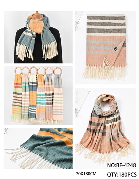 Sciarpa a righe multicolori con frange