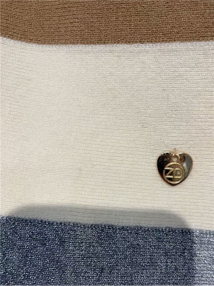 Pull oversize à boutons latéraux