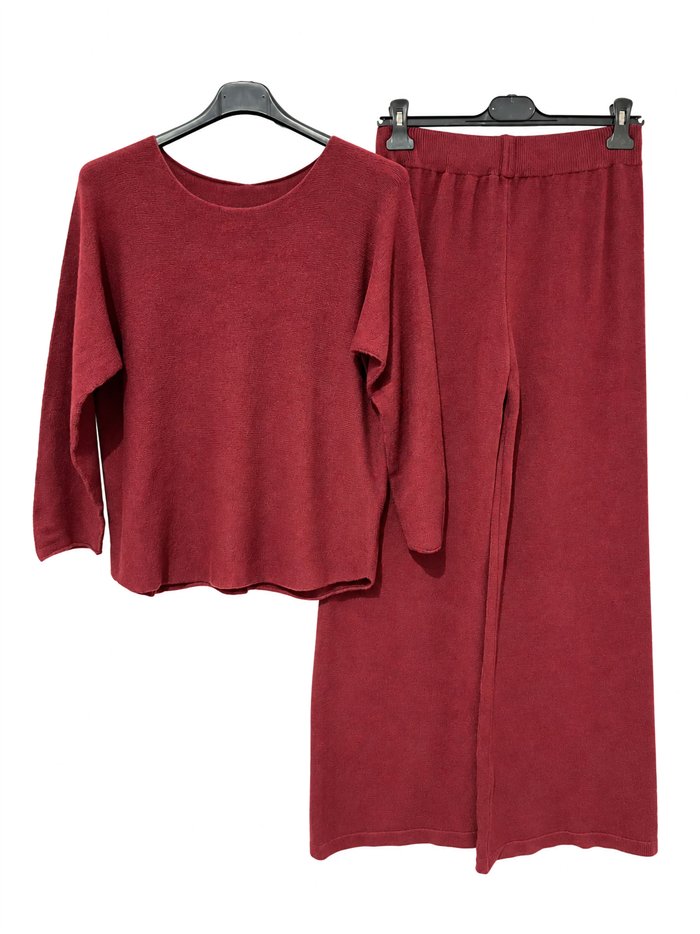 ensemble pull à col rond et pantalon à jambes larges