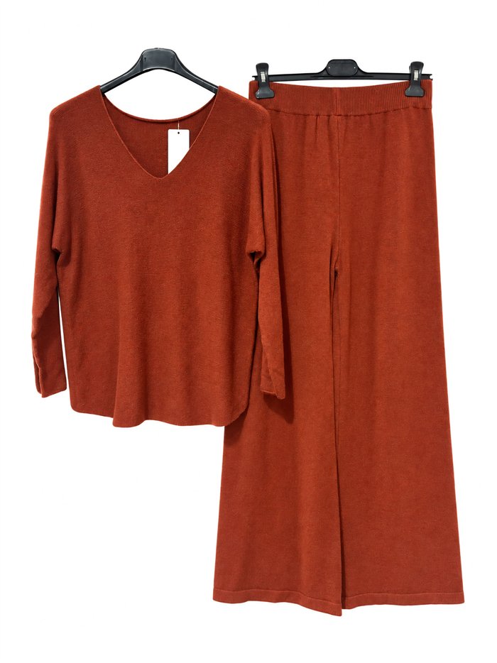 Ensemble pull à col V et pantalon large