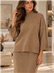 ensemble pull à col roulé et jupe midi