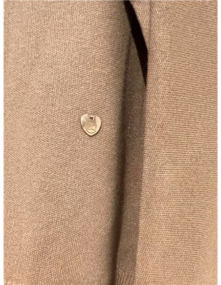 Conjunto de suéter de gola alta e saia midi