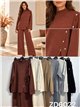 Completo composto da maglione e pantaloni con bottoni laterali