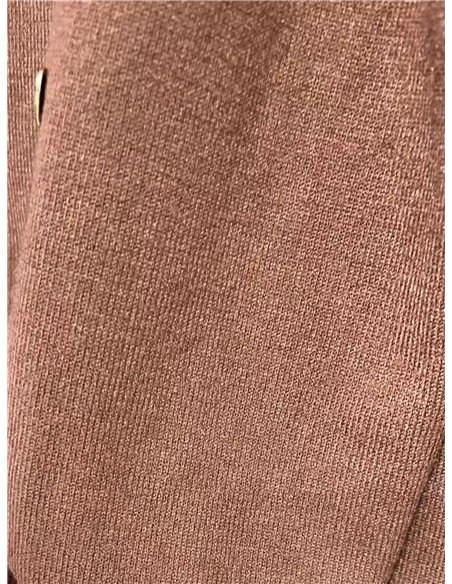 Completo composto da maglione e pantaloni con bottoni laterali