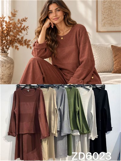 Panel-seam knit sweater and wide-leg trousers 2