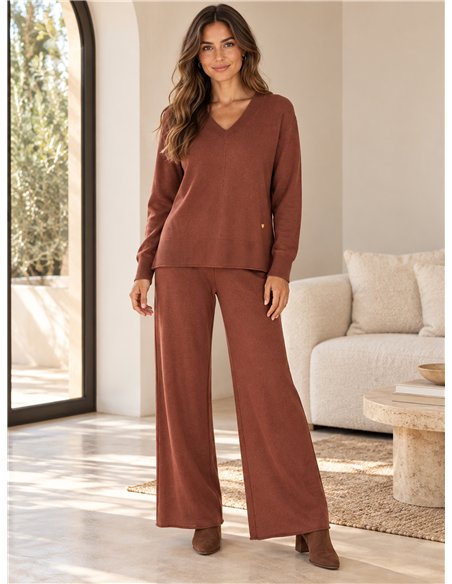 Conjunto jersey cuello pico y pantalón wide leg
