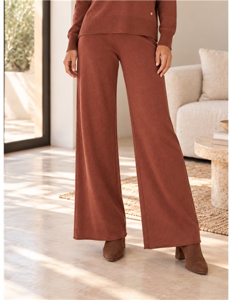 Conjunto jersey cuello pico y pantalón wide leg