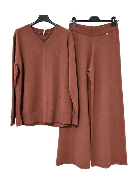 Conjunto jersey cuello pico y pantalón wide leg
