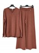 Conjunto jersey cuello pico y pantalón wide leg