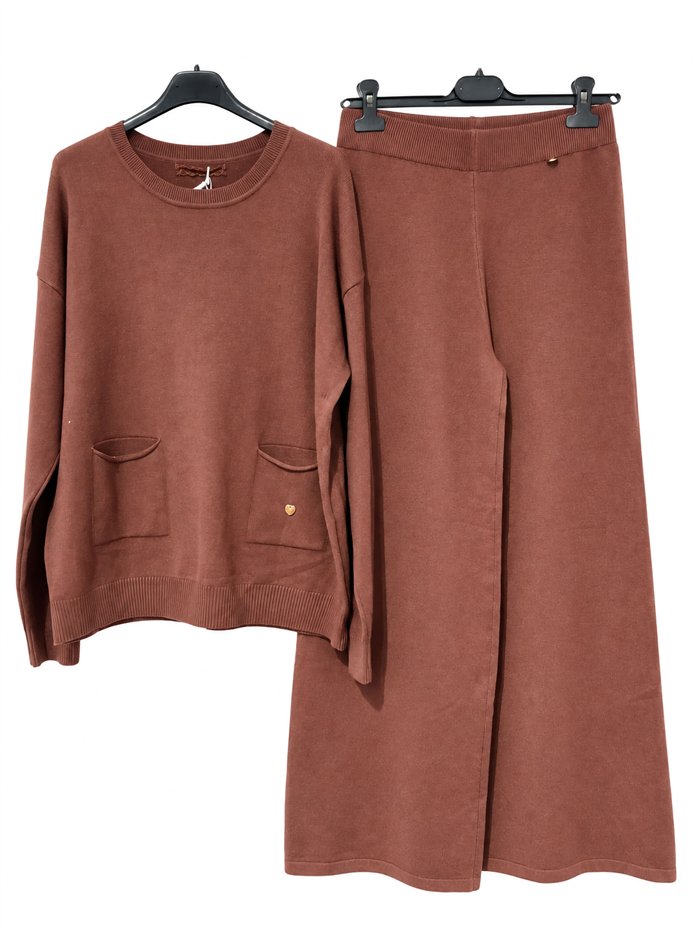 Front-pocket knit sweater and wide-leg trousers set
