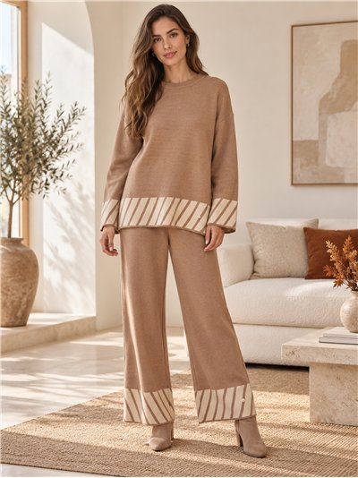 Ensemble maillot à rayures diagonales et pantalon large