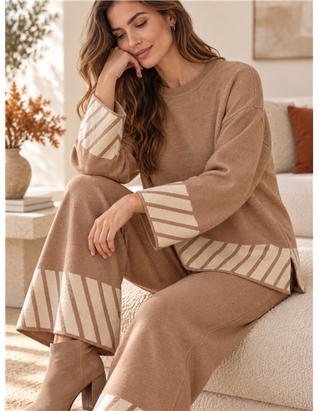 Ensemble maillot à rayures diagonales et pantalon large