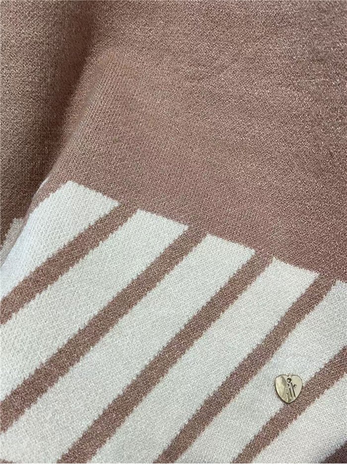 Ensemble maillot à rayures diagonales et pantalon large