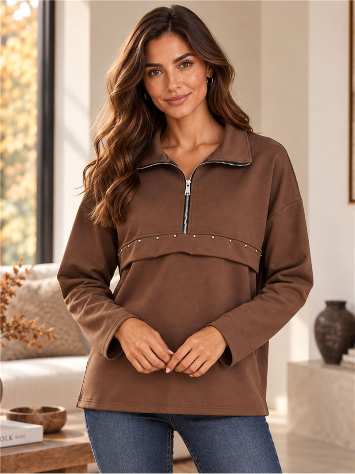 Sudadera amplia con cremallera y tachas