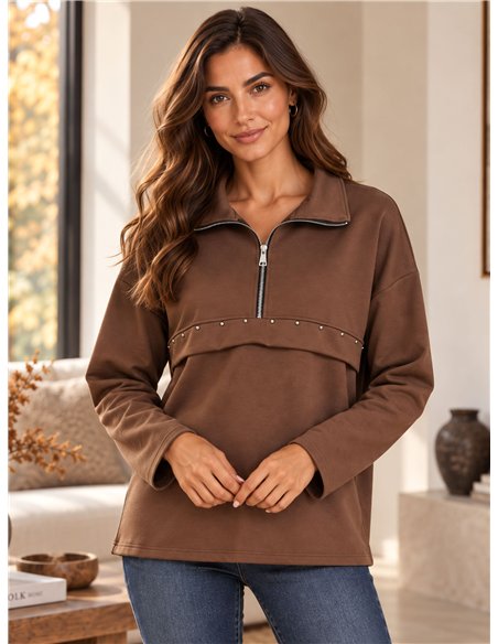 Sudadera amplia con cremallera y tachas