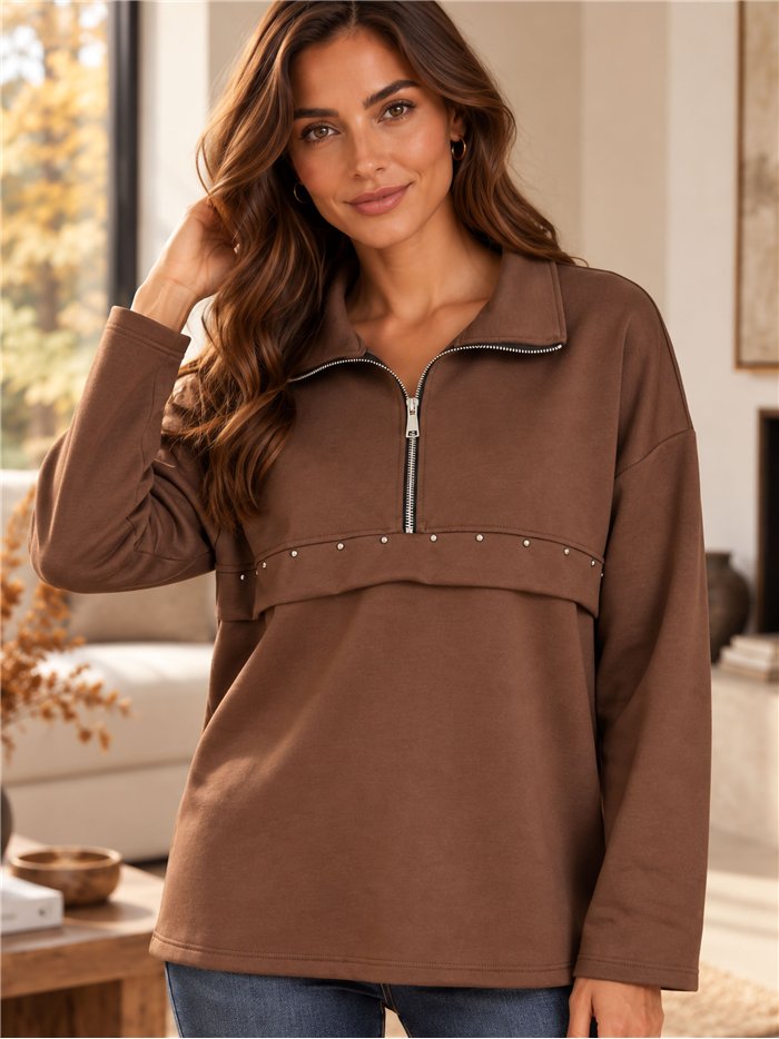 Sudadera amplia con cremallera y tachas