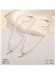 Collier de perles de type nacre avec pendentif piment