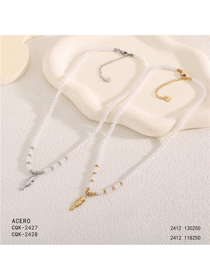 Collier de perles nacrées avec pendentif poisson