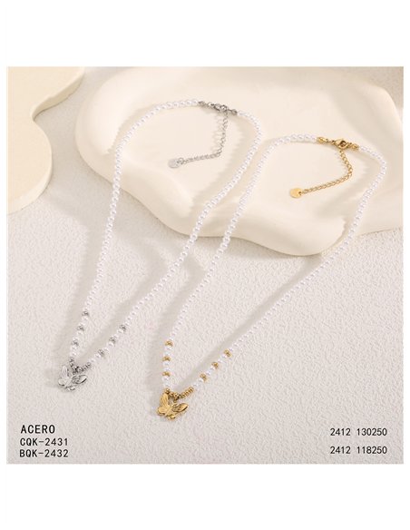 Collier de perles nacrées avec pendentif papillon