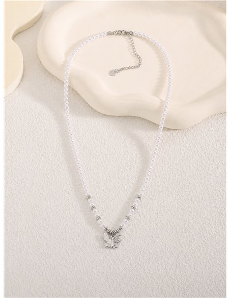 Collier de perles nacrées avec pendentif papillon
