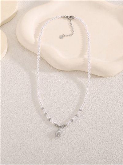 Collier de perles nacrées avec pendentif coquillage