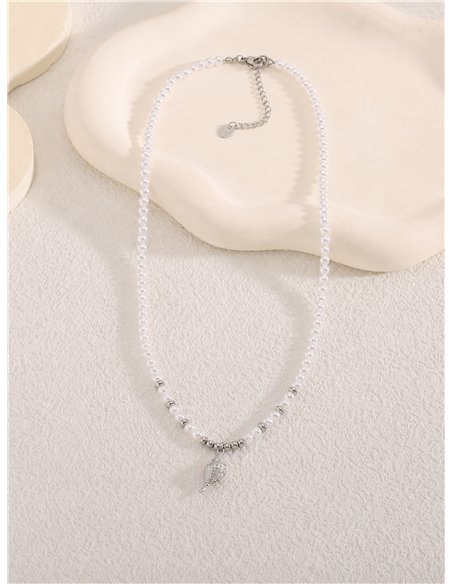 Collier de perles nacrées avec pendentif coquillage