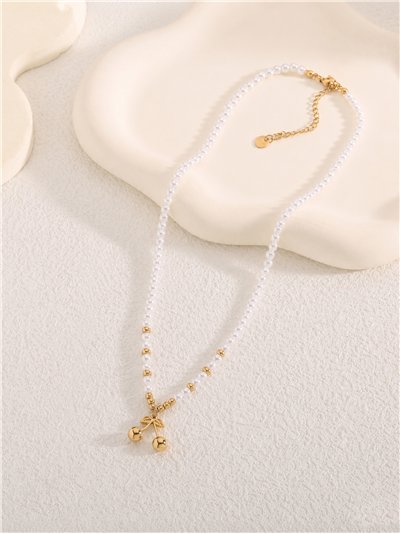 Collier de perles nacrées avec pendentif cerise