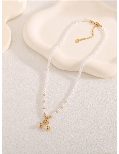 Collier de perles nacrées avec pendentif cerise