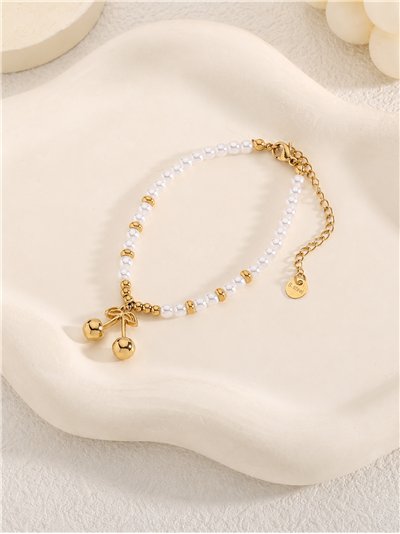 Perlenartiges Armband mit Kirschanhänger