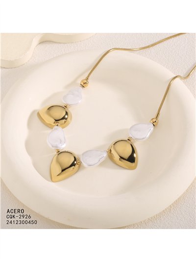 Collier en acier orné de perles dorées en forme de larme et de perles blanches à effet nacre. 2