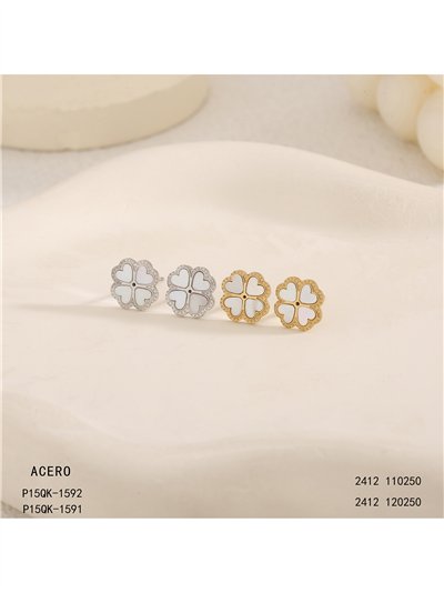 Boucles d'oreilles trèfle à quatre feuilles en émail blanc 2